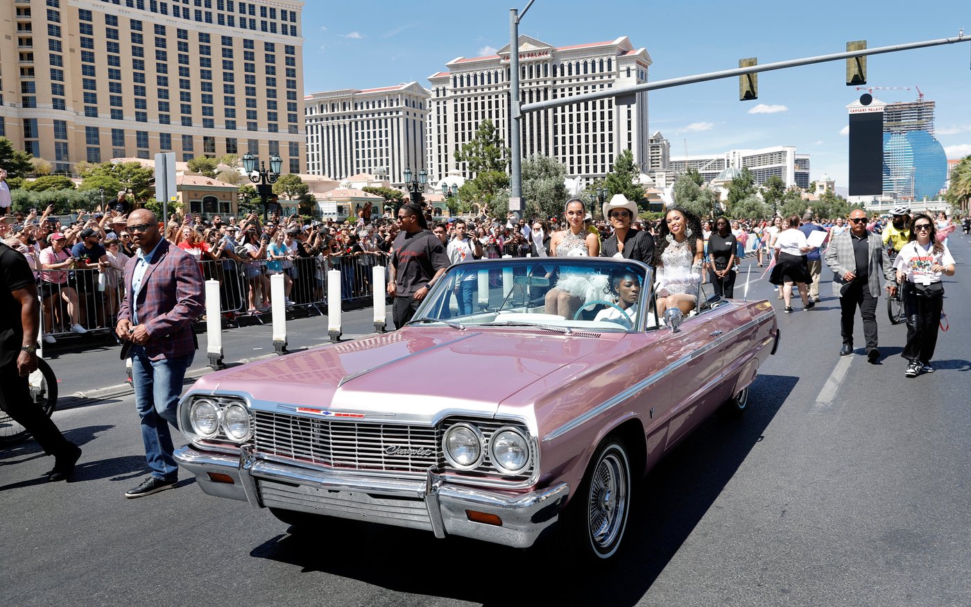 'New king of Las Vegas' is celebrated with Strip parade | iNFOnews.ca