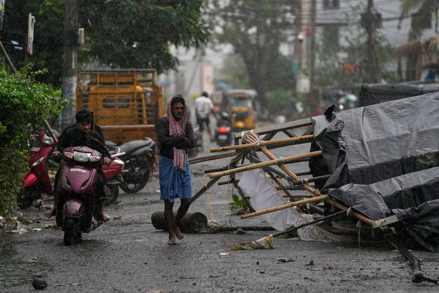 Cyclone batters India’s eastern coast, killing 3 and damaging homes and farmland | iNFOnews.ca Cyclone batters India’s eastern coast, killing 3 and damaging homes and farmland | iNFOnews.ca