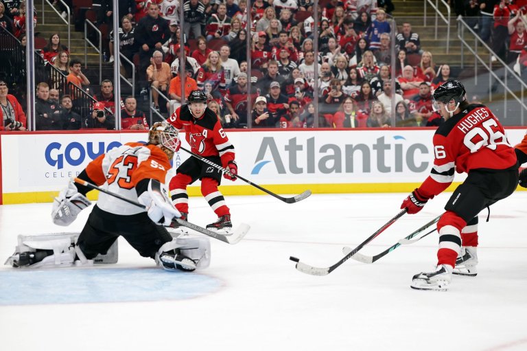Olympic hero Jack Hughes scores in OT to lift the Devils over the Flyers 3-2 | iNFOnews.ca