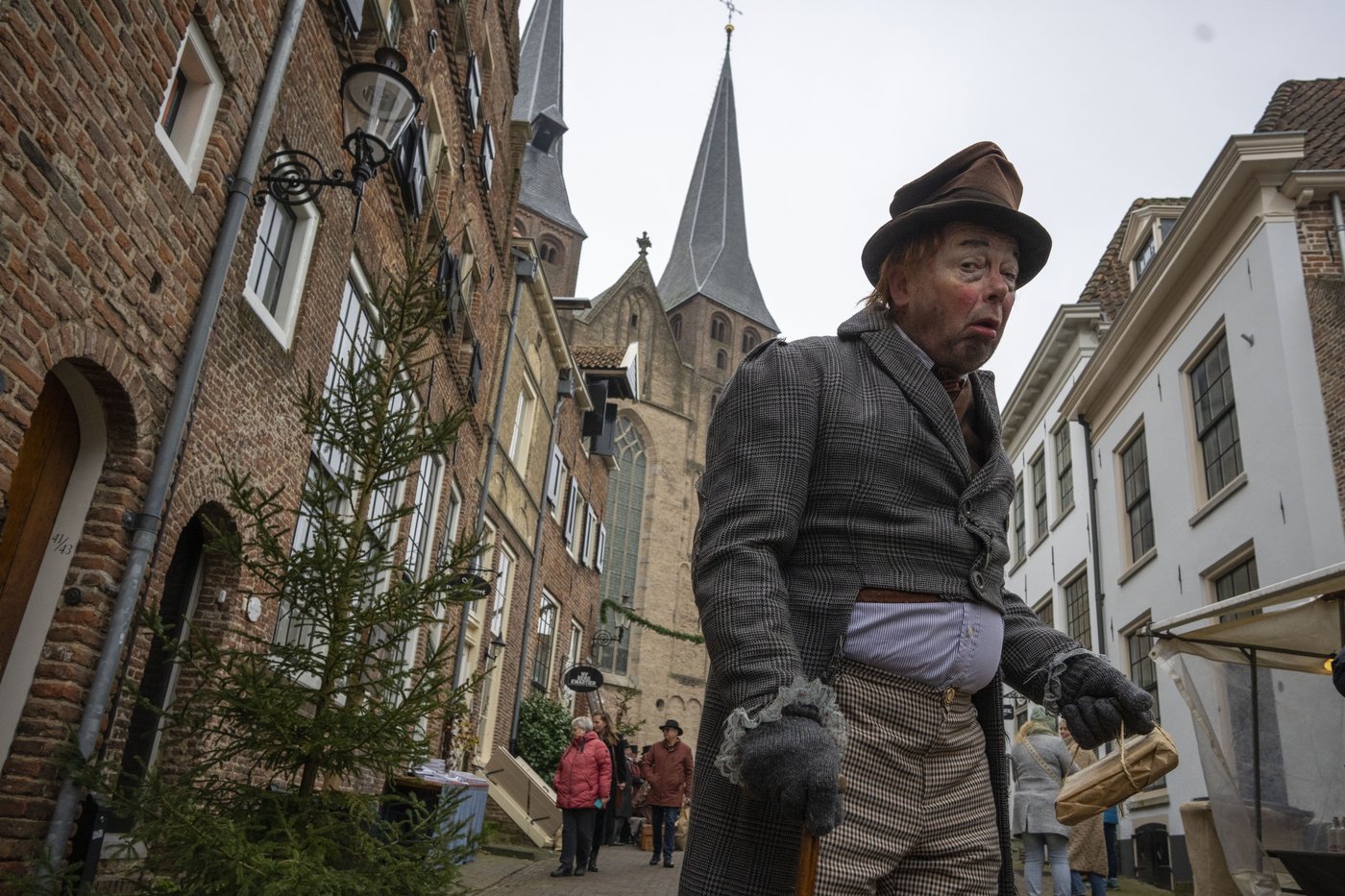 Charles Dickens' characters come alive in a Dutch town enamored with the English author | iNFOnews.ca