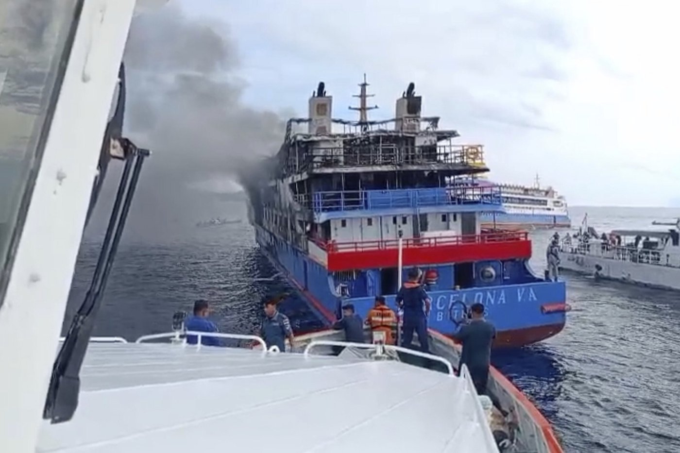 568 people survived after an Indonesian passenger ferry caught fire at sea, killing 3 | iNFOnews.ca