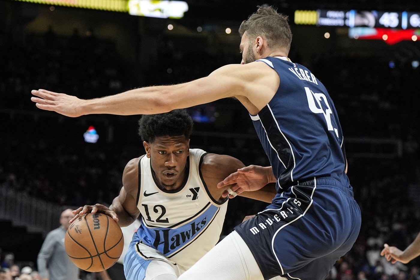 Kyrie Irving's big second half leads Mavericks past Hawks 129-119 | iNFOnews.ca
