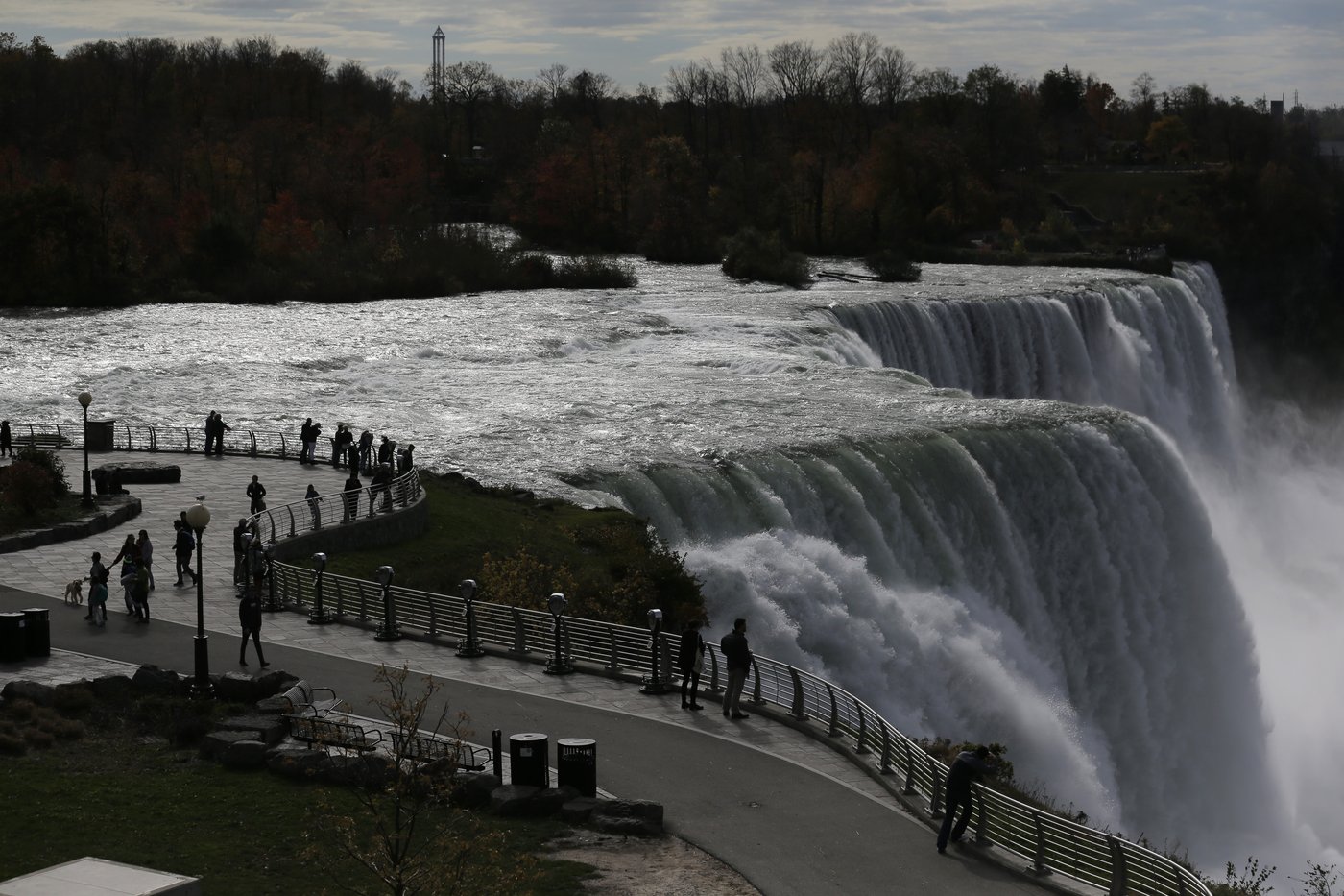 A mother intentionally went over Niagara Falls with her 2 children, police say | iNFOnews.ca