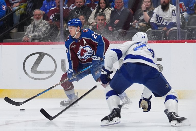 NHL roundup: MacKinnon has goal and 3 assists as Avalanche beat Lightning 6-3 | iNFOnews.ca