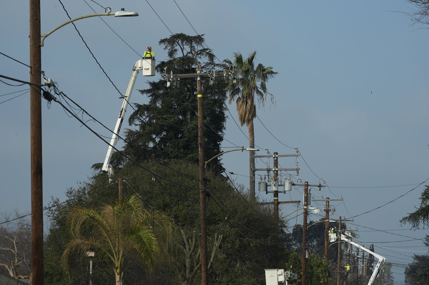 Fire-ravaged Southern California braces for gusty winds and heightened wildfire risk | iNFOnews.ca