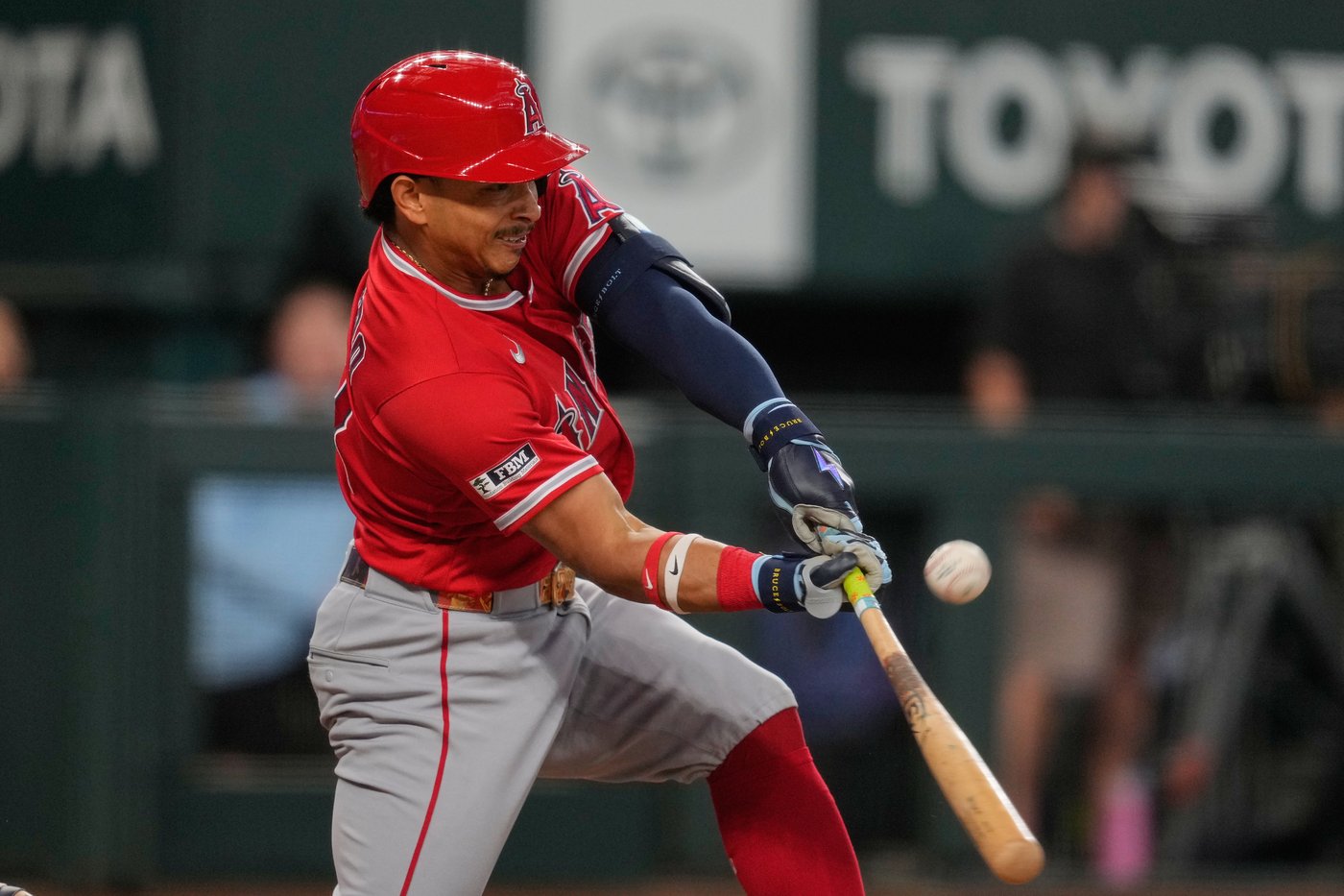 Durán and Díaz homers, Quantrill's 6 scoreless innings help Rangers beat Angels 5-3 | iNFOnews.ca