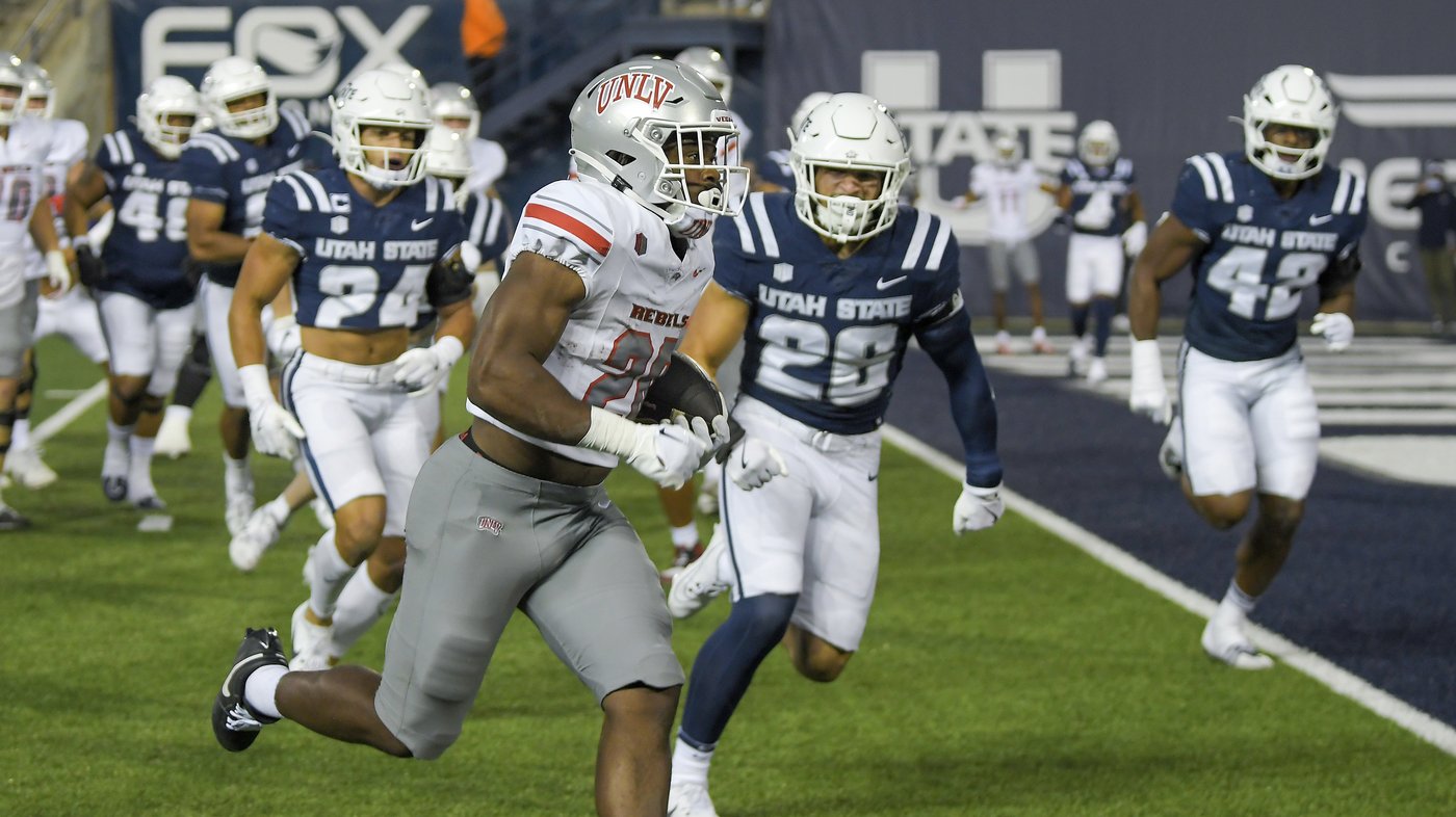 Williams throws 3 TD passes; UNLV scores 27 2nd-quarter points, beats Utah State 50-34 | iNFOnews.ca