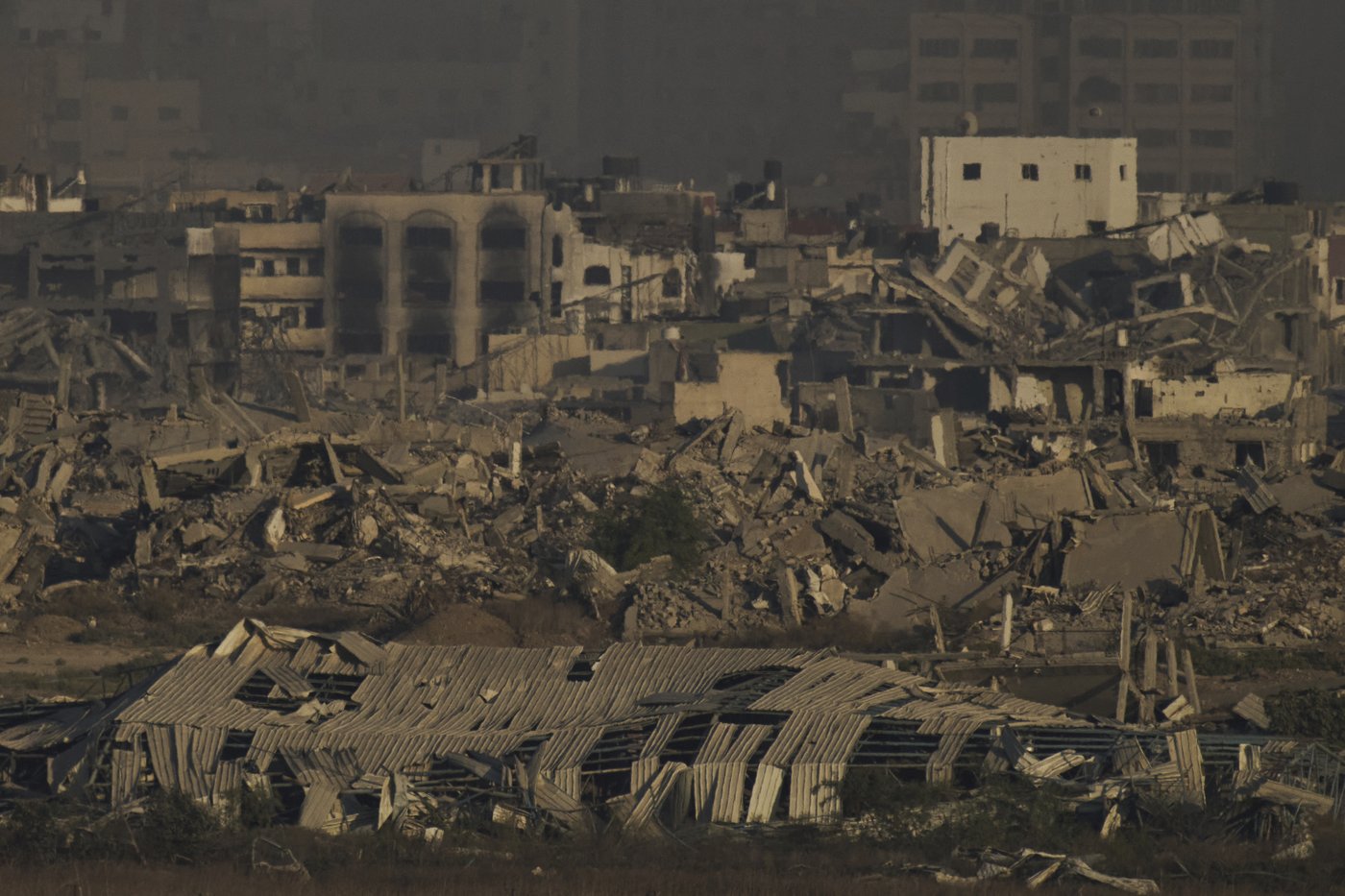 Photos show displaced Palestinians fleeing the northern Gaza Strip | iNFOnews.ca