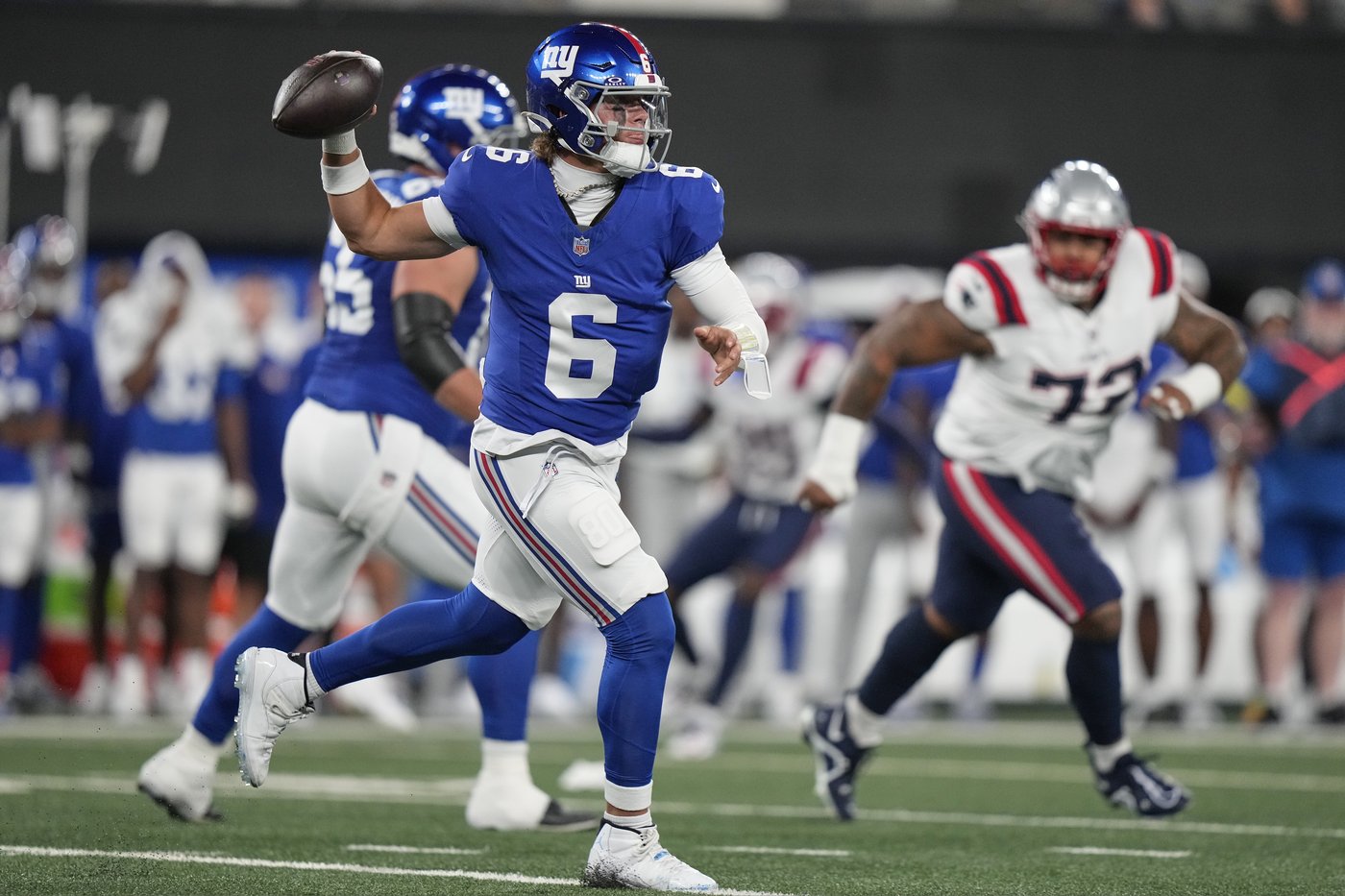 Giants' Jaxson Dart clears concussion protocol after taking a hit in preseason game vs. Patriots | iNFOnews.ca