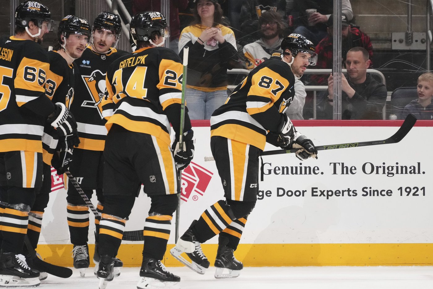 Ovechkin adds to record goal total, Crosby dazzles as Penguins top Capitals 5-2 in season finale | iNFOnews.ca