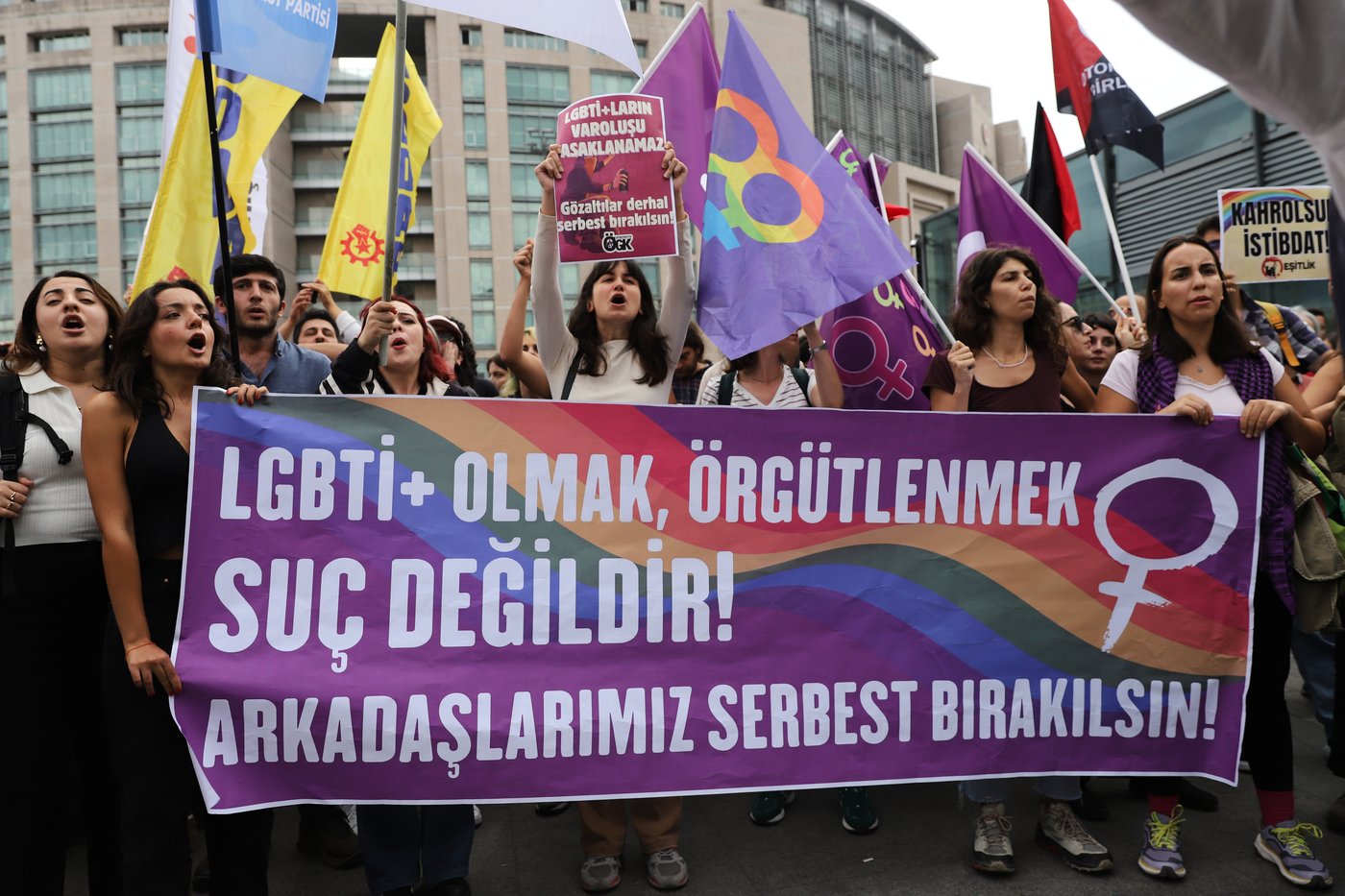 Police detain dozens at an Istanbul courthouse protest over LGBTQ+ crackdown | iNFOnews.ca Police detain dozens at an Istanbul courthouse protest over LGBTQ+ crackdown | iNFOnews.ca