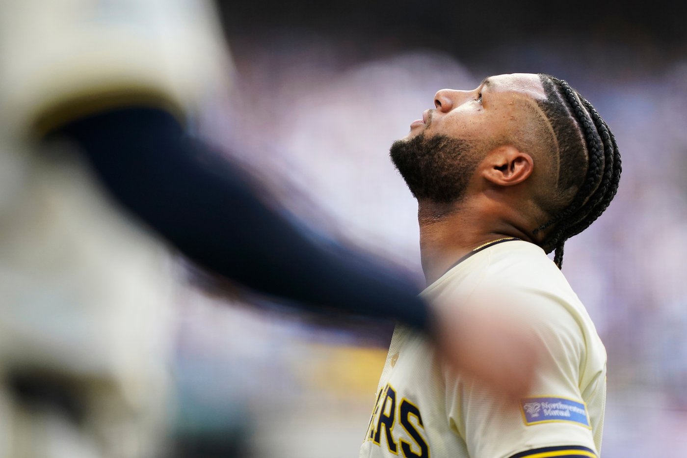 Brewers' Chourio undergoes MRI but stays upbeat after leaving NLDS Game 1 with hamstring tightness | iNFOnews.ca