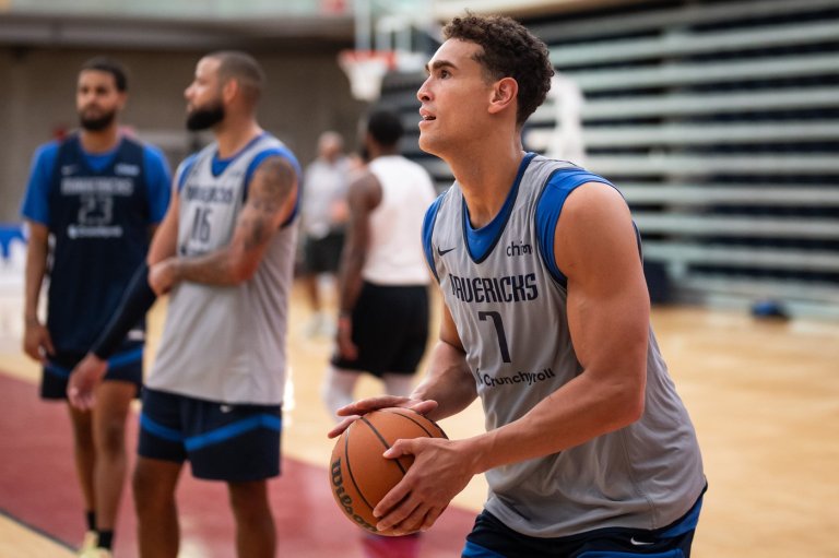Top draft pick Cooper Flagg flying at Dallas Mavericks training camp | iNFOnews.ca