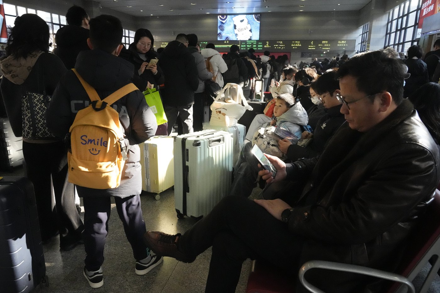 China's Lunar New Year travel rush kicks into high gear with 9 billion trips expected | iNFOnews.ca