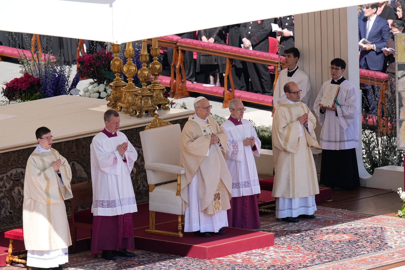 Photos show Pope Leo's first Easter Mass as pontiff | iNFOnews.ca