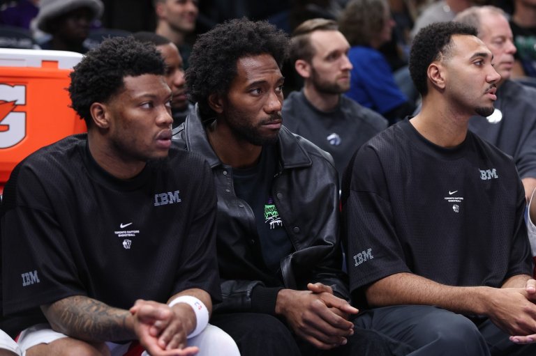 The Toronto Raptors say Kawhi Leonard will miss at least a week with swelling in his left knee | iNFOnews.ca