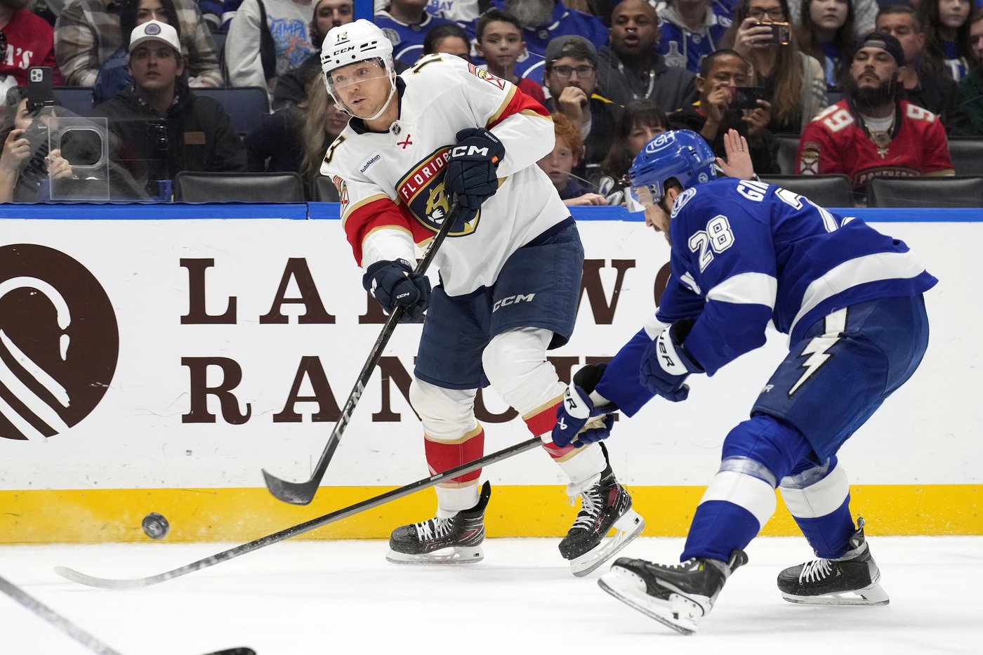 Panthers use short-handed goals to beat Lightning 4-2 in opener of home-and-home set | iNFOnews.ca