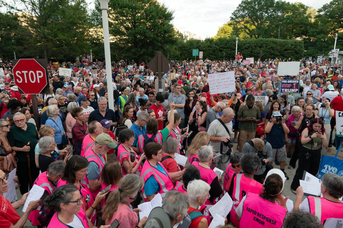 Thousands join protest outside Kennedy Center, expressing concern that Trump might tear it down | iNFOnews.ca Thousands join protest outside Kennedy Center, expressing concern that Trump might tear it down | iNFOnews.ca