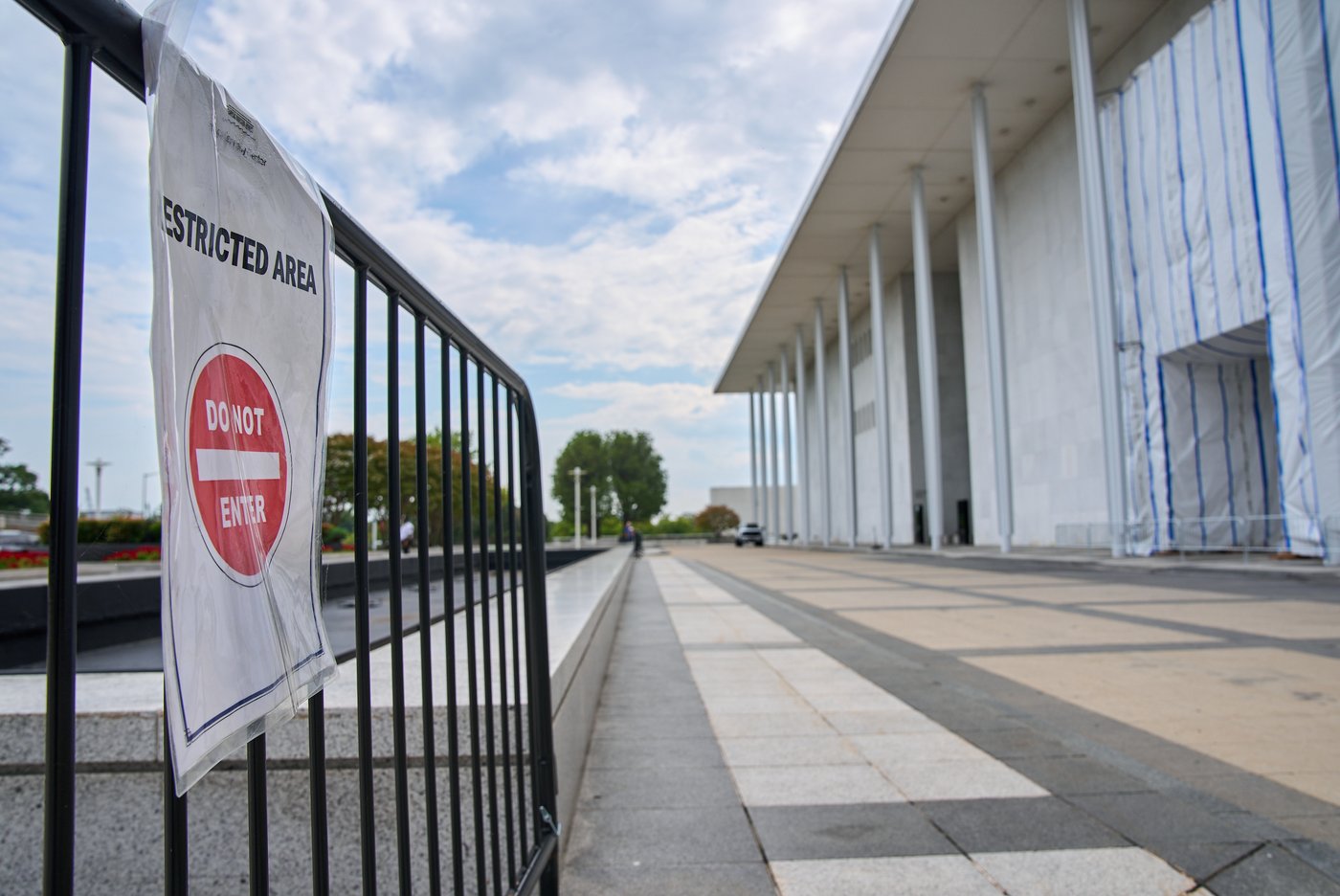 Trump defends bid to put his name on the Kennedy Center | iNFOnews.ca Trump defends bid to put his name on the Kennedy Center | iNFOnews.ca