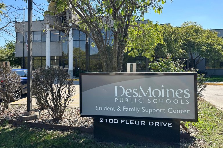 Des Moines, Iowa, public school leader detained by immigration agents, school board says | iNFOnews.ca