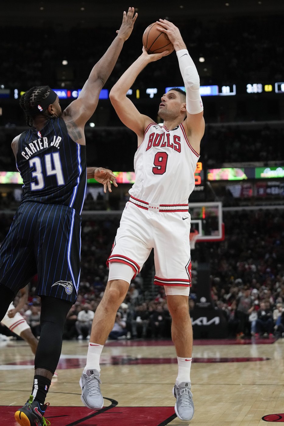 Bulls hold on to beat Magic 102-99 after both teams struggle in 4th quarter | iNFOnews.ca