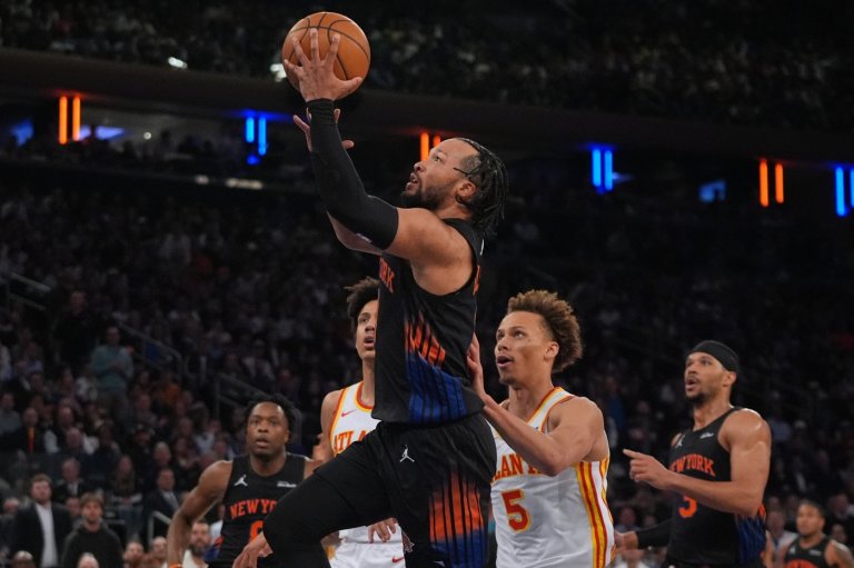 Jalen Brunson scores 39 points and the Knicks rout the Hawks 126-97 for a 3-2 series lead | iNFOnews.ca