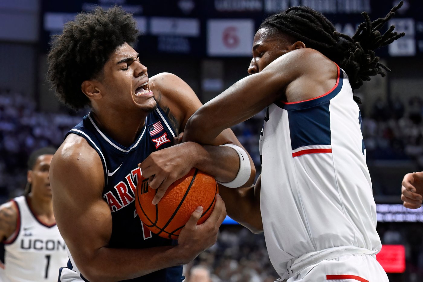 Jaden Bradley scores 21 points to lead No. 4 Arizona past No. 3 UConn 71-67 | iNFOnews.ca
