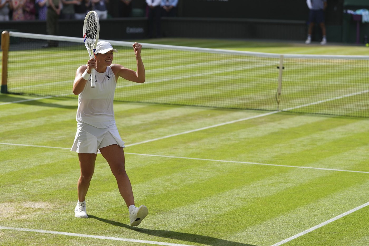 Iga Swiatek wins Wimbledon after a difficult year that included a doping case and a title drought | iNFOnews.ca