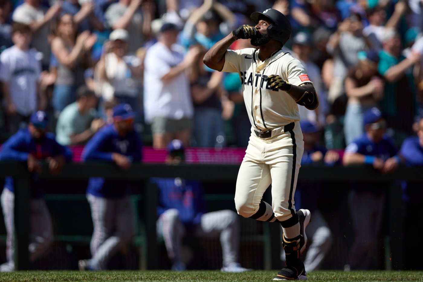 Woo goes 7 strong innings as the Mariners power past the Rangers 5-2 | iNFOnews.ca Woo goes 7 strong innings as the Mariners power past the Rangers 5-2 | iNFOnews.ca