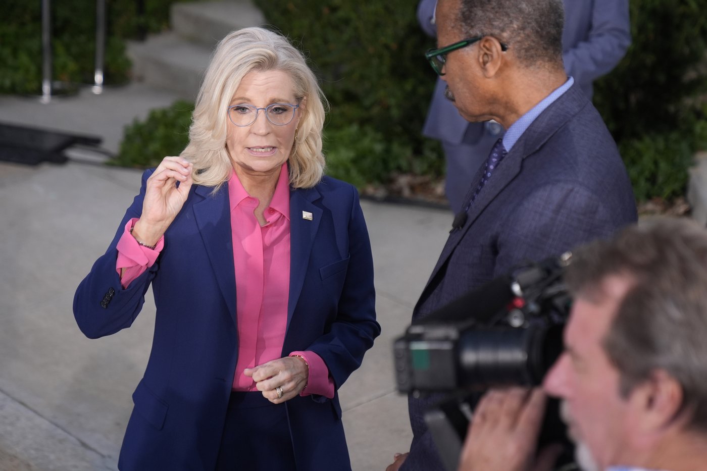 Harris campaigns with Liz Cheney at the GOP's birthplace while Trump rallies in Michigan | iNFOnews.ca Harris campaigns with Liz Cheney at the GOP's birthplace while Trump rallies in Michigan | iNFOnews.ca