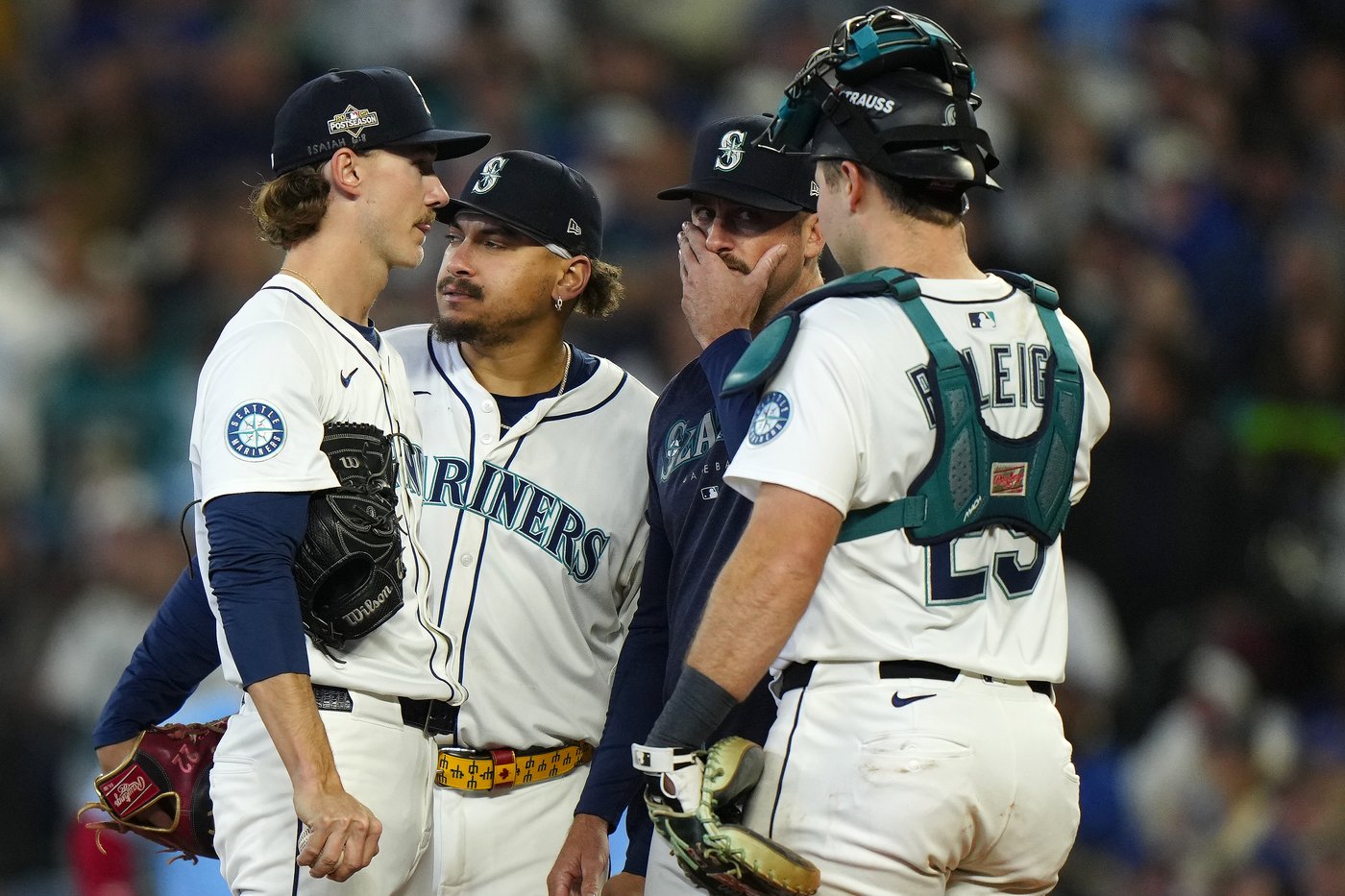 Photo Gallery: Mariners take 3-2 lead in ALCS with 6-2 win in Game 5 | iNFOnews.ca