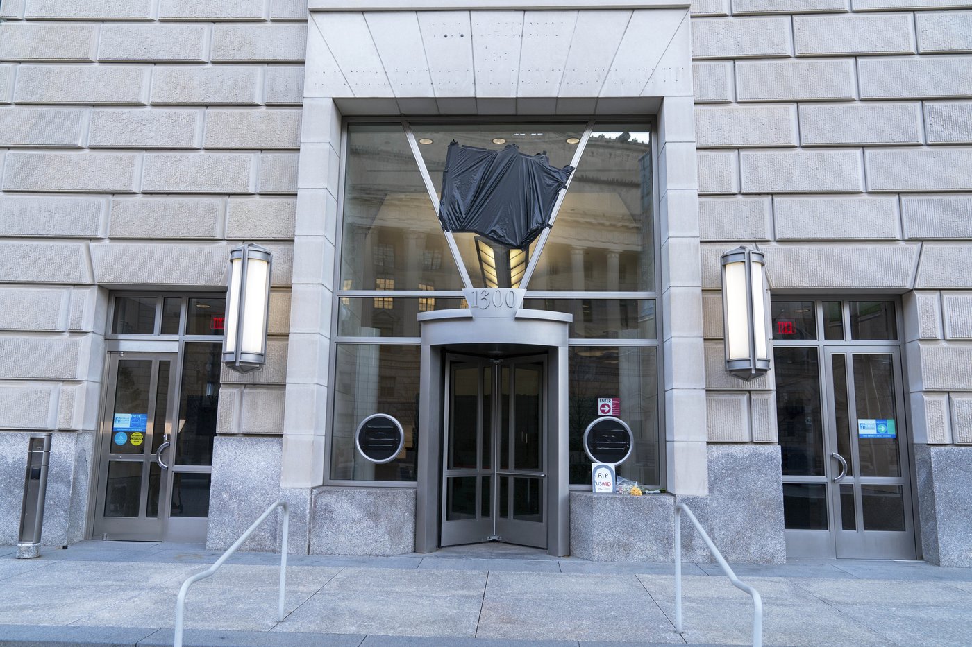 Judge sets a 5-day deadline for the Trump administration to start lifting its USAID funding freeze | iNFOnews.ca