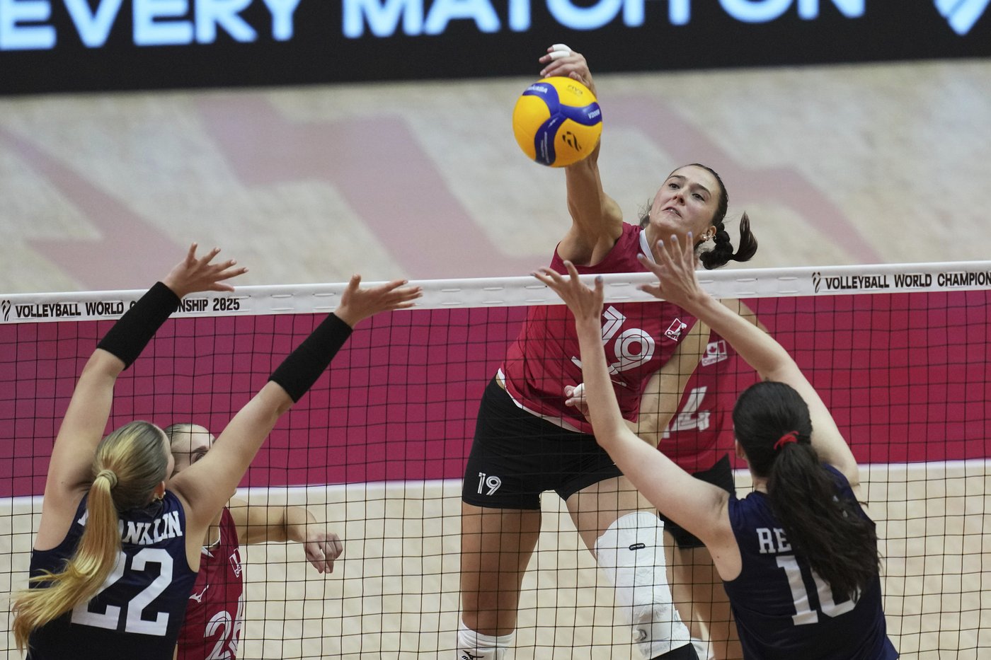 Canadian women earn sweep, defeat U.S. for first time at Volleyball Nations League | iNFOnews.ca Canadian women earn sweep, defeat U.S. for first time at Volleyball Nations League | iNFOnews.ca