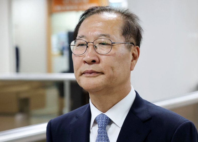 Former South Korean justice minister gets 25-year prison term for role in martial law imposition | iNFOnews.ca