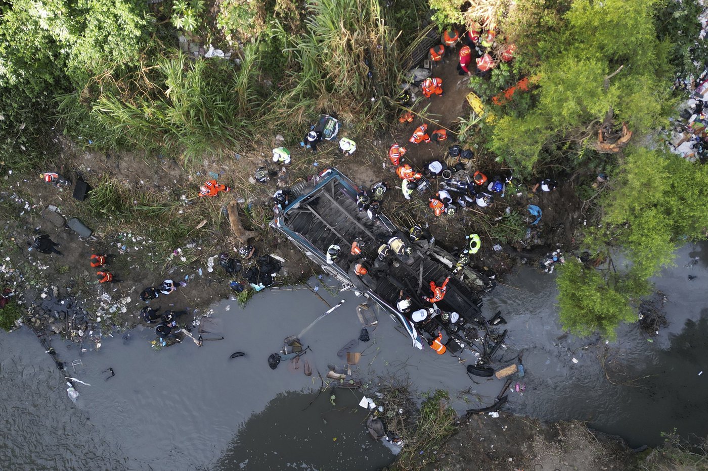 At least 55 are dead after a bus plunged into gorge in Guatemala | iNFOnews.ca At least 55 are dead after a bus plunged into gorge in Guatemala | iNFOnews.ca