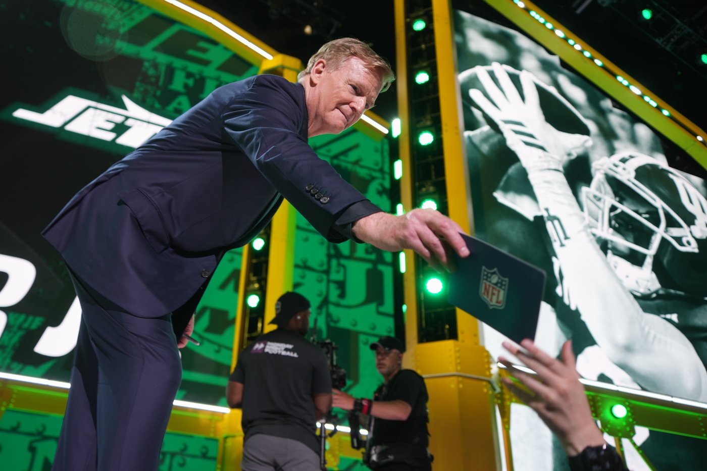 Plenty of high-end talent available for NFL teams on Day 2 of draft after some early surprises | iNFOnews.ca