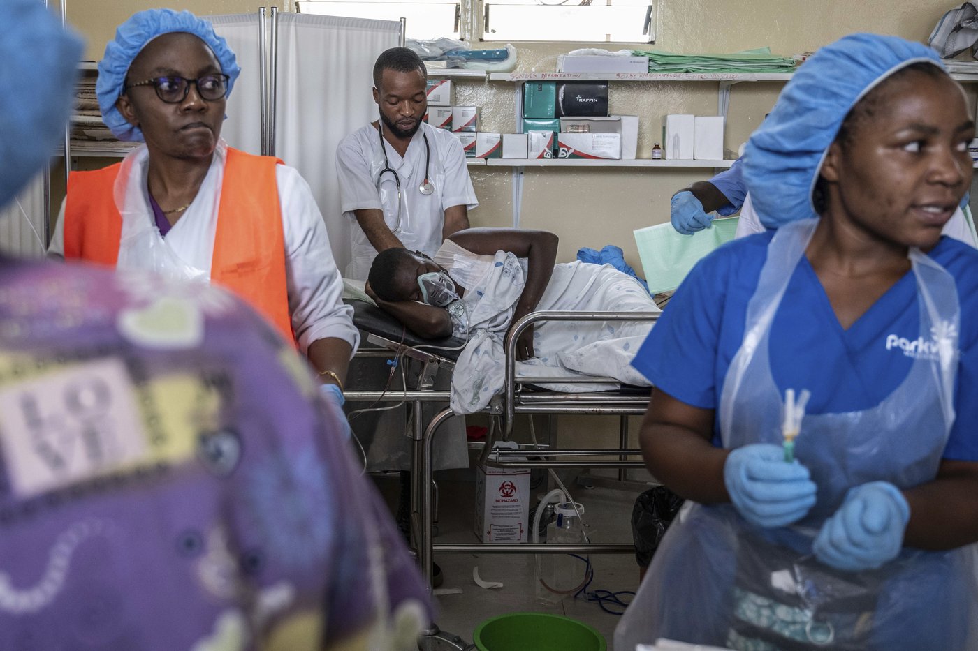 Panic spreads in eastern Congo's largest city as rebels battling the army close in around Goma | iNFOnews.ca
