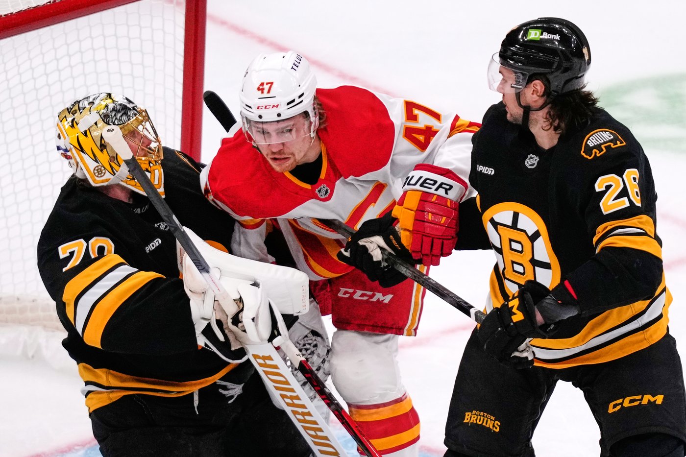 Bruins dominate Flames 4-1 to start homestand, Calgary loses 4th straight | iNFOnews.ca Bruins dominate Flames 4-1 to start homestand, Calgary loses 4th straight | iNFOnews.ca
