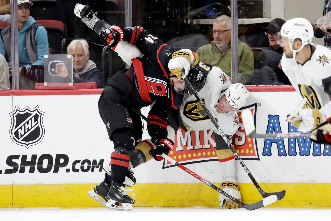Eichel's 2 late goals help Vegas Golden Knights beat Carolina Hurricanes 6-3 | iNFOnews.ca Eichel's 2 late goals help Vegas Golden Knights beat Carolina Hurricanes 6-3 | iNFOnews.ca