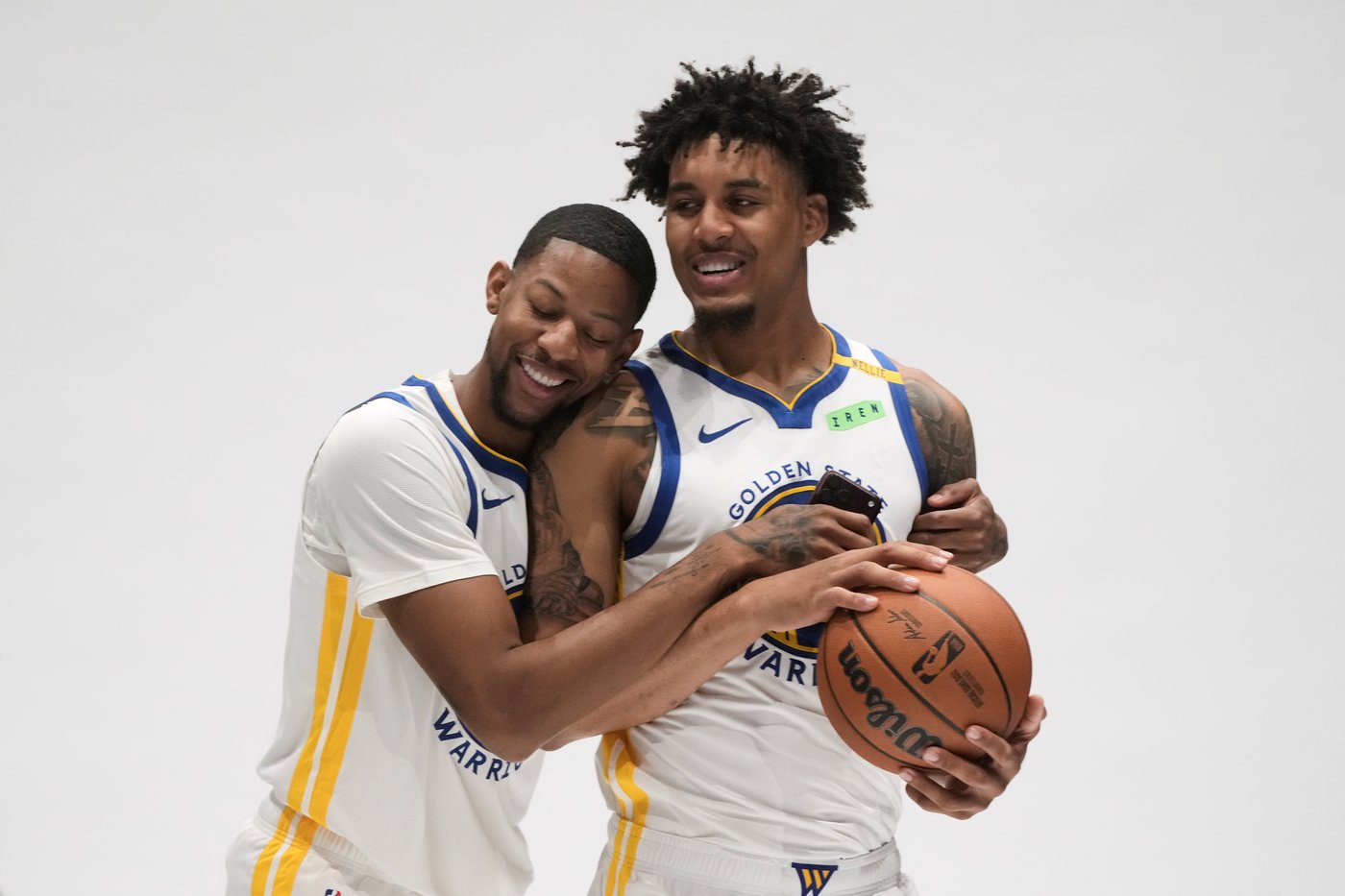 Stephen Curry's desire to win again, finish career with Warriors led to him accepting less money | iNFOnews.ca