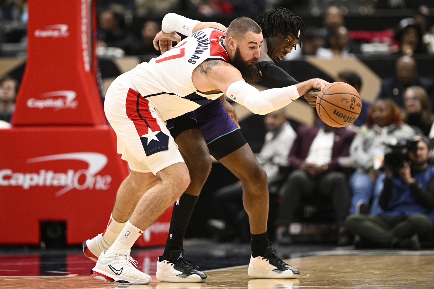 Jordan Poole, Malcolm Brogdon help Wizards snap 3-game skid with a 123-114 win over the Hornets | iNFOnews.ca