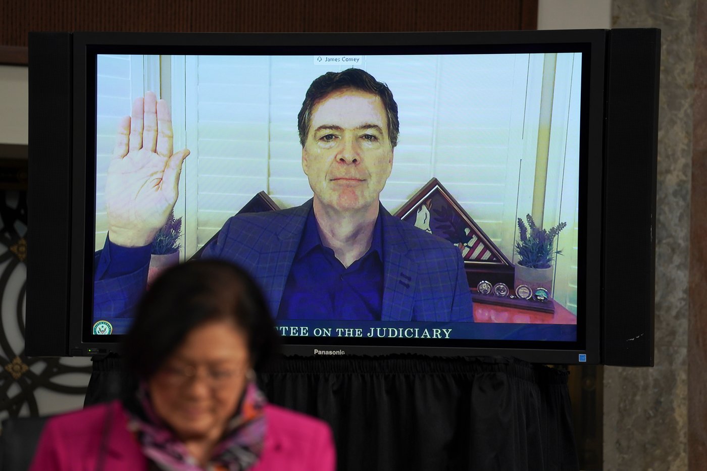 Justice Department to try to charge ex-FBI Director James Comey, AP sources say | iNFOnews.ca