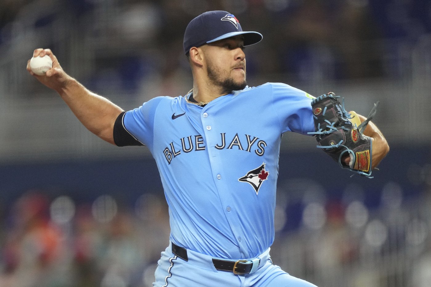 Bichette drives in winning run as Blue Jays hold off Marlins 7-6 in 12 innings | iNFOnews.ca