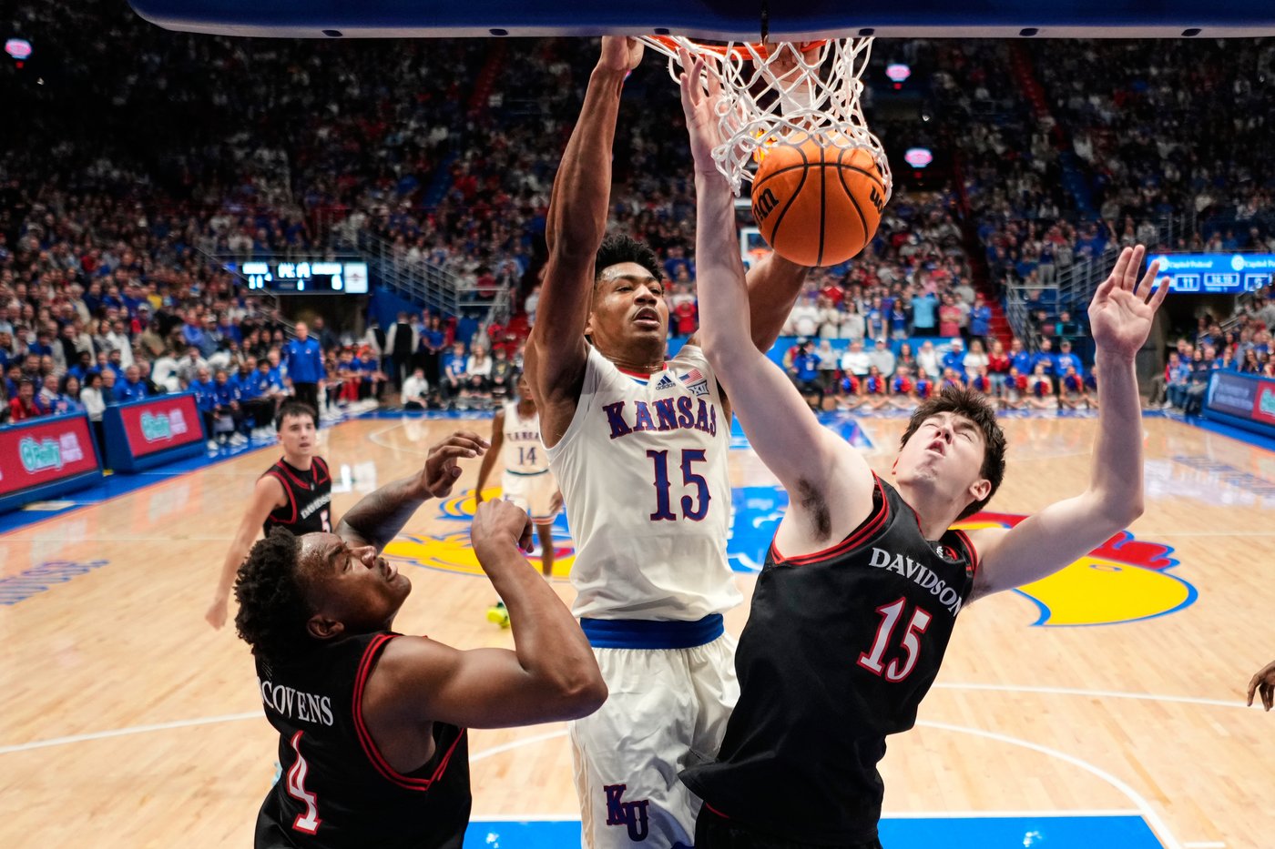 No. 17 Kansas uses balanced scoring to defeat Davidson 90-61 | iNFOnews.ca No. 17 Kansas uses balanced scoring to defeat Davidson 90-61 | iNFOnews.ca