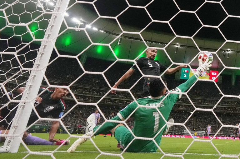 Raúl Rangel uses 'pure reaction' to make save that moves Mexico into knockout stage of World Cup | iNFOnews.ca