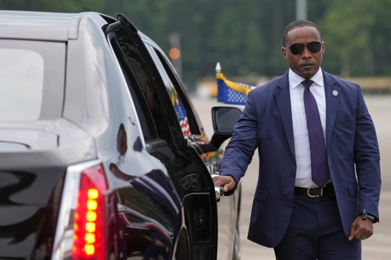 Report finds holes and delays in how Secret Service updates its protection policy | iNFOnews.ca