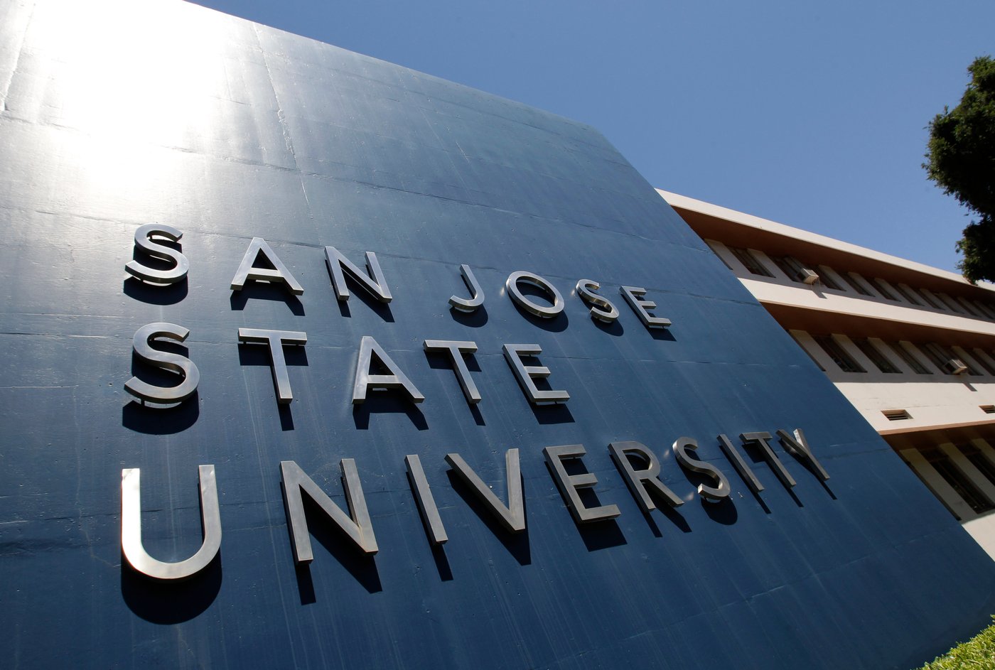Trump administration says San Jose State broke the law by allowing a transgender volleyball player | iNFOnews.ca