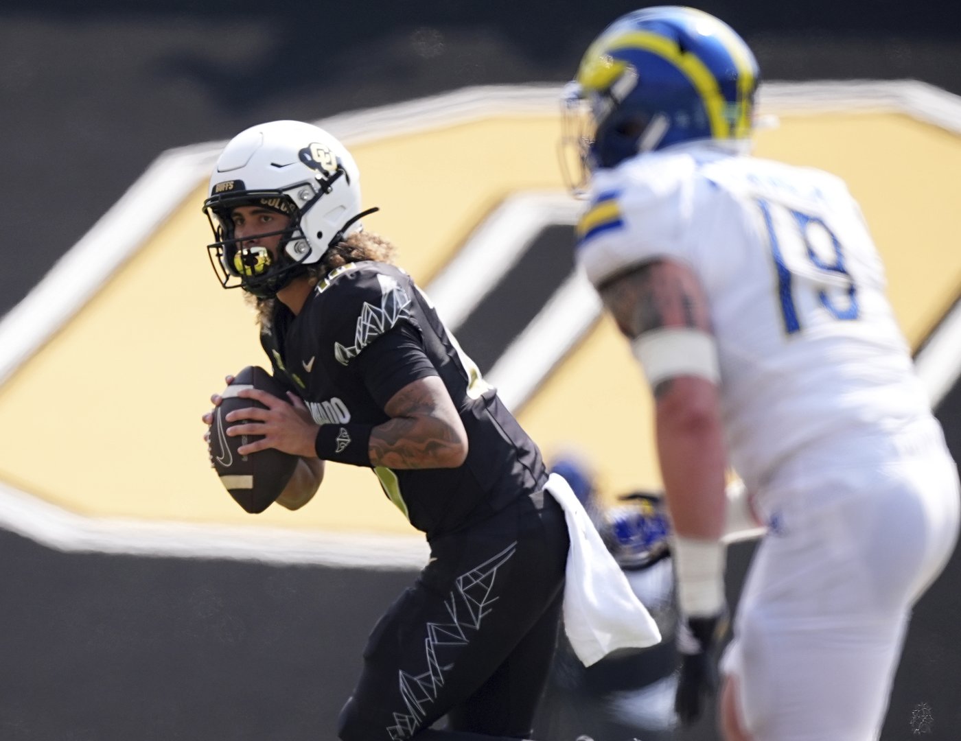 Highly touted freshman quarterback Julian "JuJu" Lewis makes Colorado debut against Delaware | iNFOnews.ca