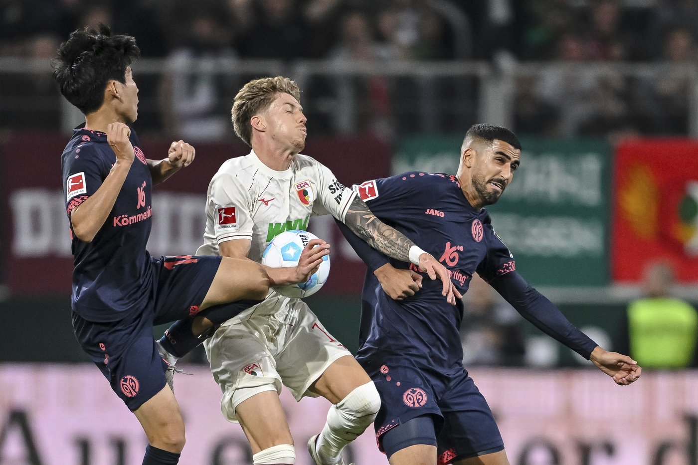 Two sent off as underdog Mainz beats Augsburg in eventful Bundesliga clash | iNFOnews.ca