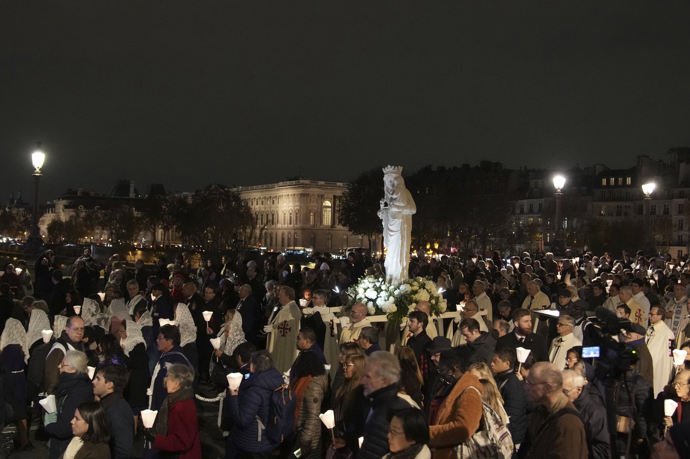 Virgin Mary statue, a symbol of resilience, returns to Notre Dame Cathedral 5 years after fire | iNFOnews.ca Virgin Mary statue, a symbol of resilience, returns to Notre Dame Cathedral 5 years after fire | iNFOnews.ca